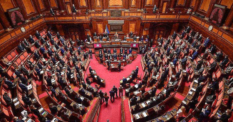 Dal senato 100.000 si al lavoro iperprecario: inaccettabile
