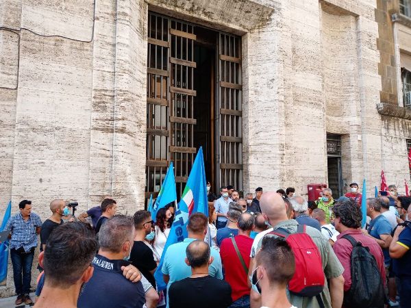 POSTE ITALIANE-la pi&ugrave; grande azienda di Stato - il 30 novembre INTERROMPE le missioni ai somministrati